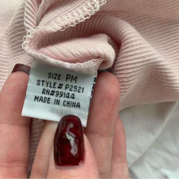 Y2K Pink Tank Top with Lace Upribbon Bow - Picture 4 of 4